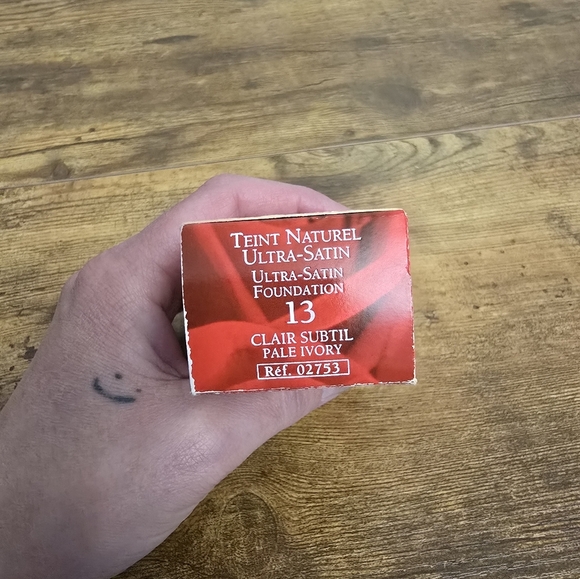 New Clarins Paris 13 teint Ultra-Satin Foundation 1.2 OZ Pale ivory - Picture 7 of 8